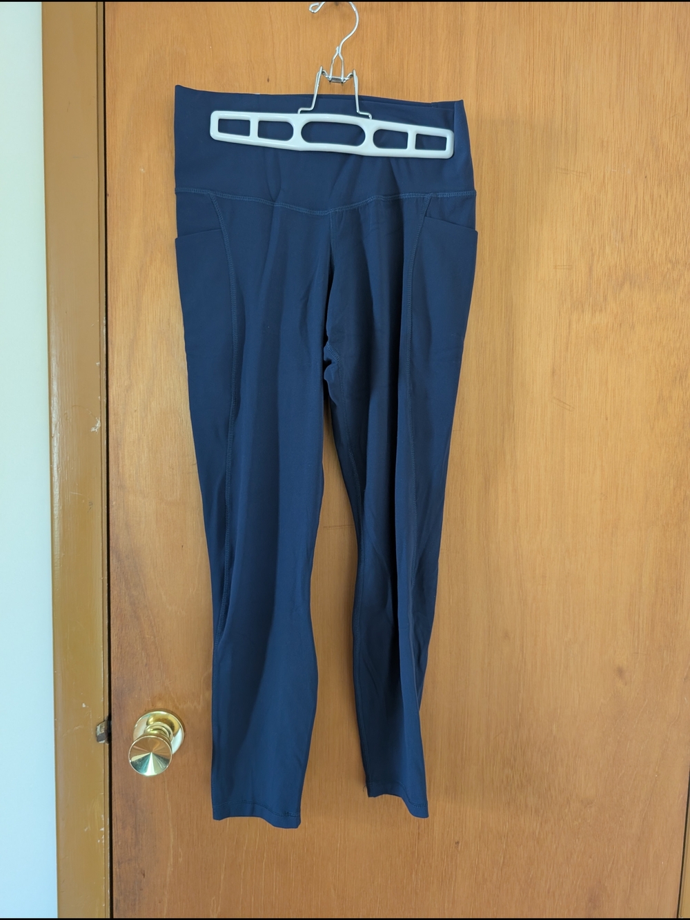 High-Waist Navy Workout Leggings with Side Pockets